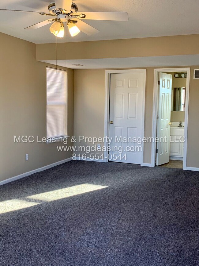 Building Photo - 814 NE Westwind Ln