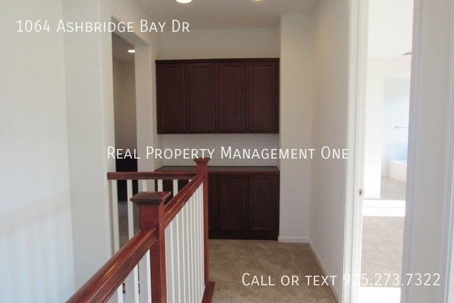 Building Photo - 1064 Ashbridge Bay Dr