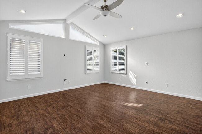 Building Photo - 899 Ebbetts Dr