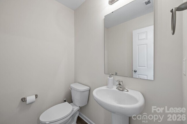 Building Photo - 409 Kickapoo Ave