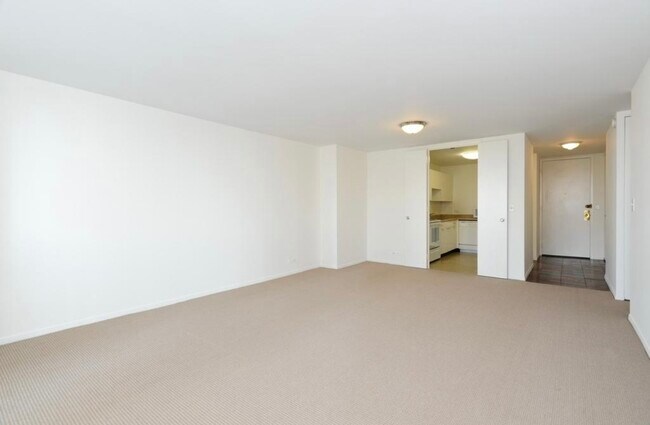 Building Photo - 1660 N La Salle Dr
