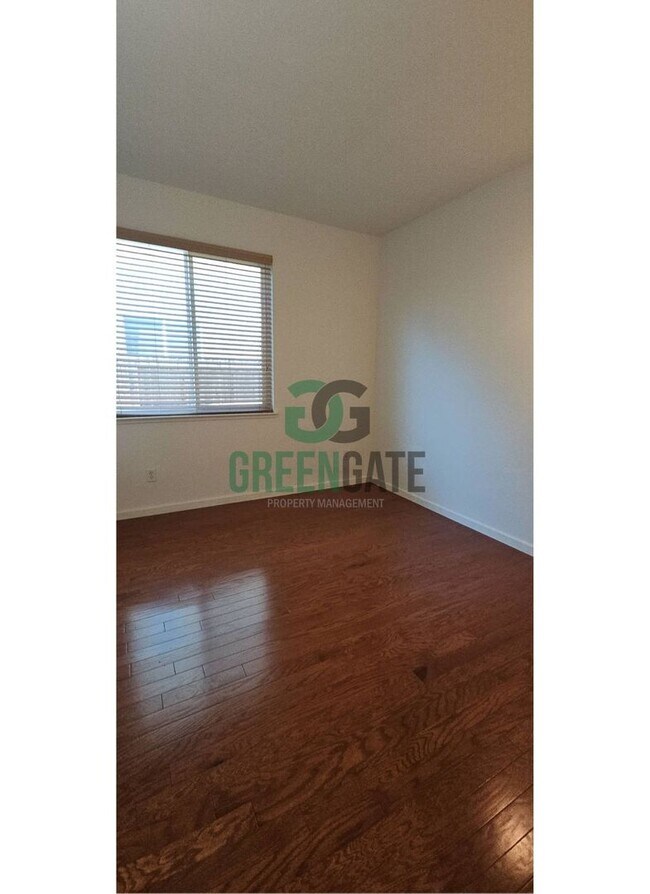 Building Photo - Available Now! 3 Bedroom 2 Bath Spacious Home in Tracy!!