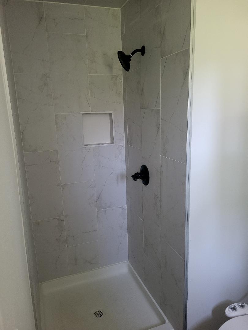 Master bath - 1511 W Magnolia St
