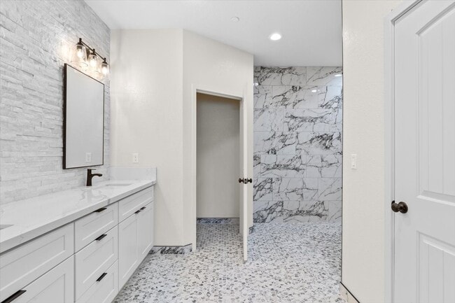 Building Photo - 10154 Joshua Blvd