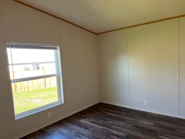 Building Photo - 3 bedroom 2 bathroom Modular Home in Babcock Vista!