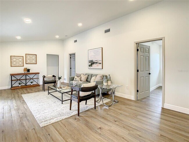 Building Photo - 7384 Van Lake Dr