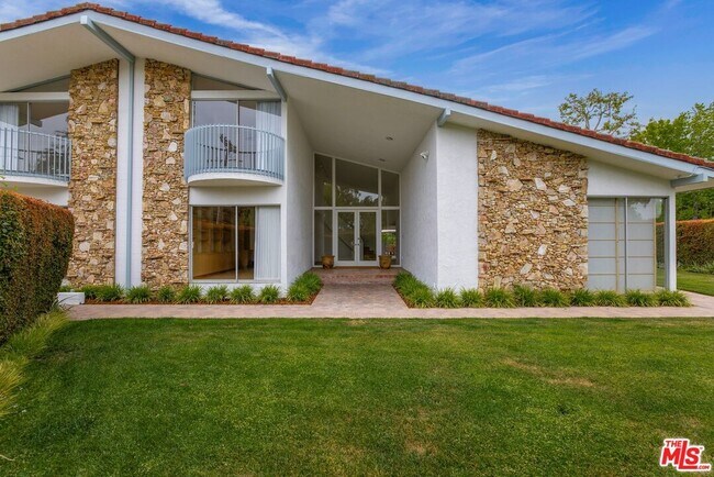 Building Photo - 650 N Tigertail Rd