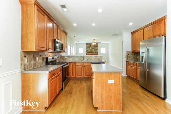 Building Photo - 4015 Shadetree Dr