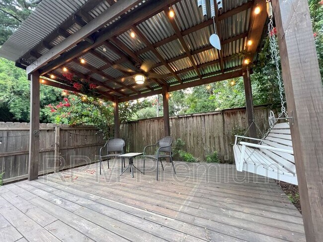 Building Photo - 2353 Orpine Ave