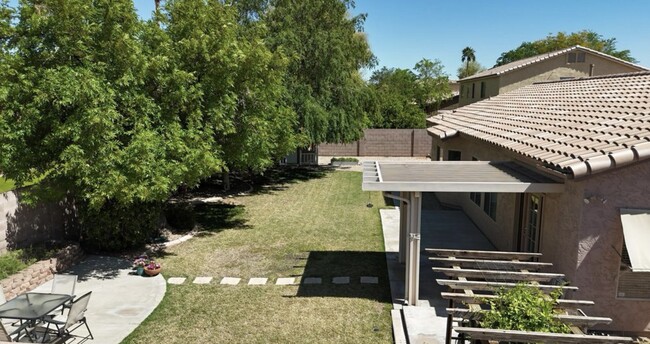 Building Photo - 1062 E Canyon Way