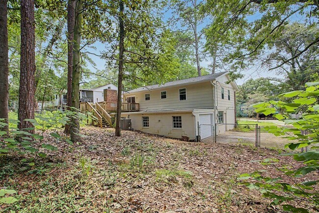 Building Photo - 1811 Devra Dr
