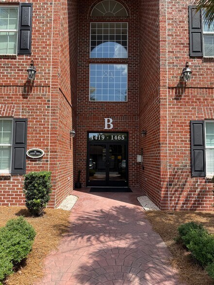 Building Photo - 1421 Cambridge Lakes Dr