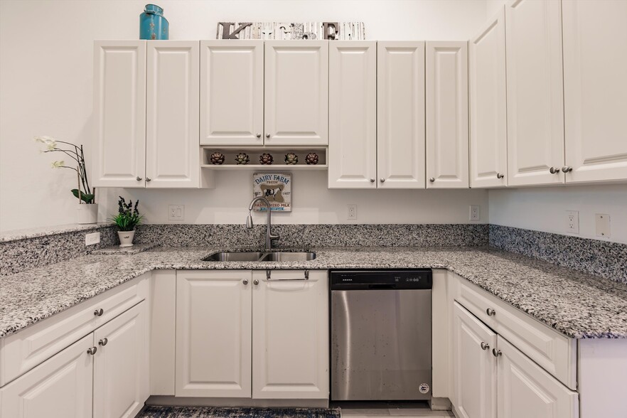 Building Photo - 1455 Mariposa Cir