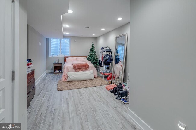 Building Photo - 2022 Kimball St