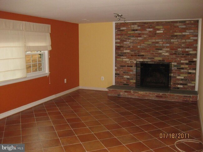 Building Photo - 8312 Bryant Dr