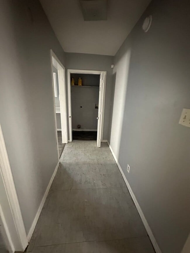 Building Photo - 1710 Arlington Park