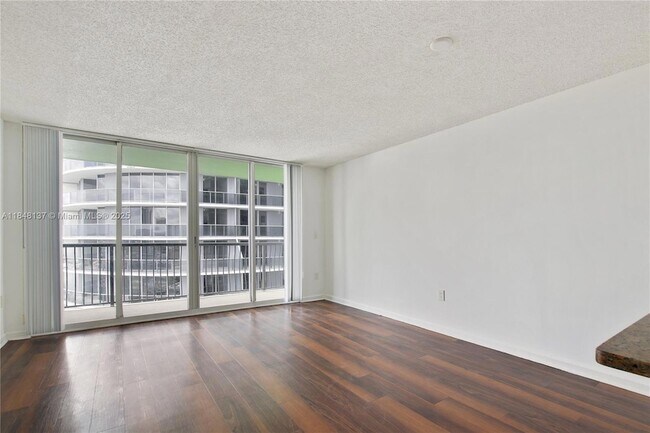 Building Photo - 1756 N Bayshore Dr