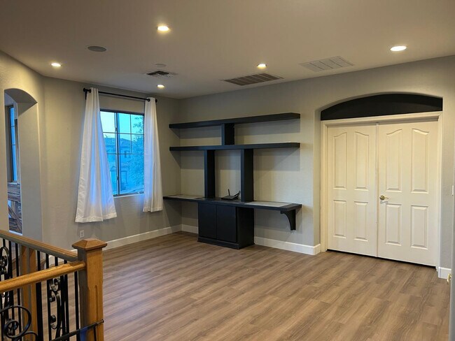 Building Photo - 4075 E Oxford Ln