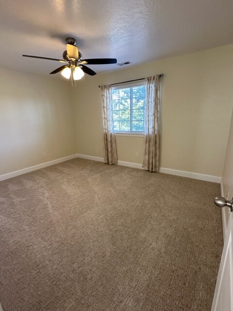 Building Photo - 587 S Wyngate Pointe Ln