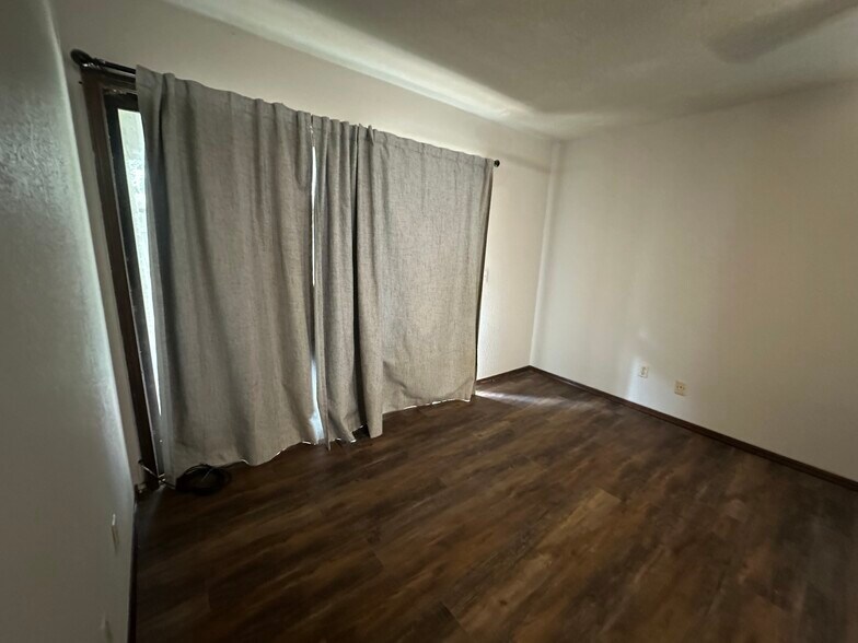 Master bedroom plus patio door - 6107 Gaelic Glen Dr