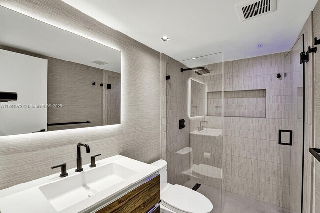 Building Photo - 5555 Collins Ave