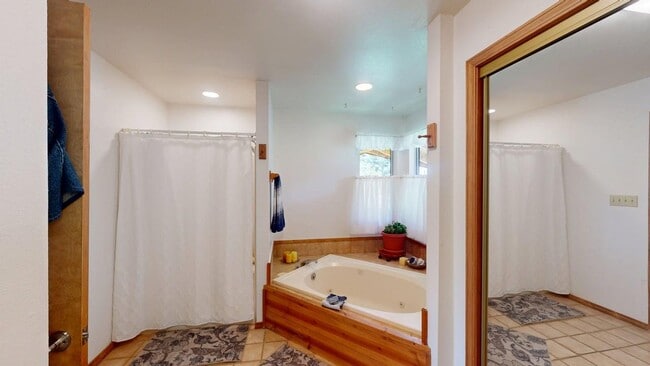 Building Photo - 005