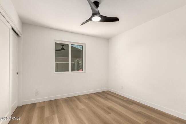 Building Photo - 2210 E Everett Dr