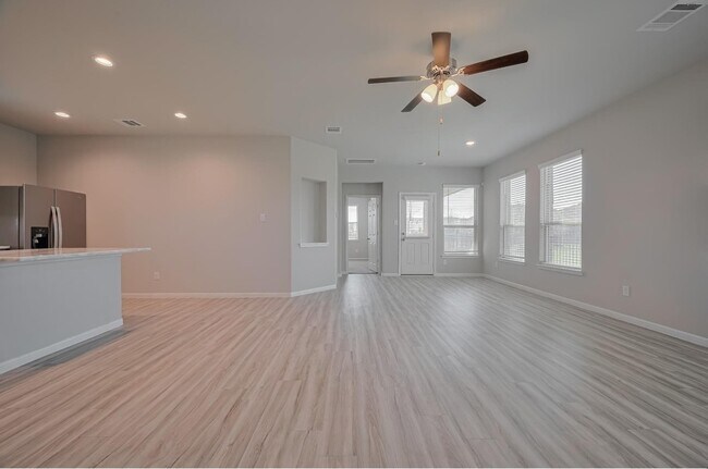 Building Photo - 101 Eliana Shores Dr