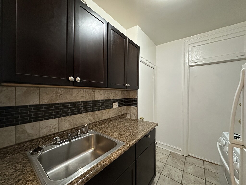 Building Photo - 1371 W Estes Ave