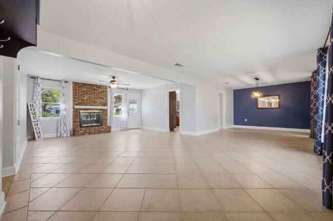 Building Photo - "Charming 4-Bedroom Shalimar Retreat- Power Included With Rent!"