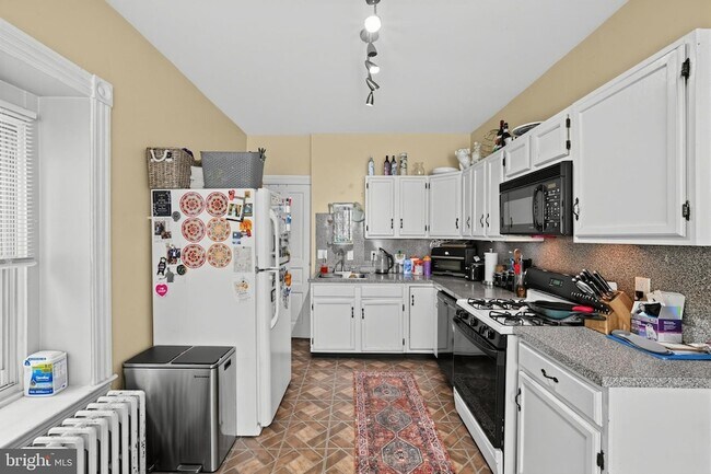 Building Photo - 201 Sumac St