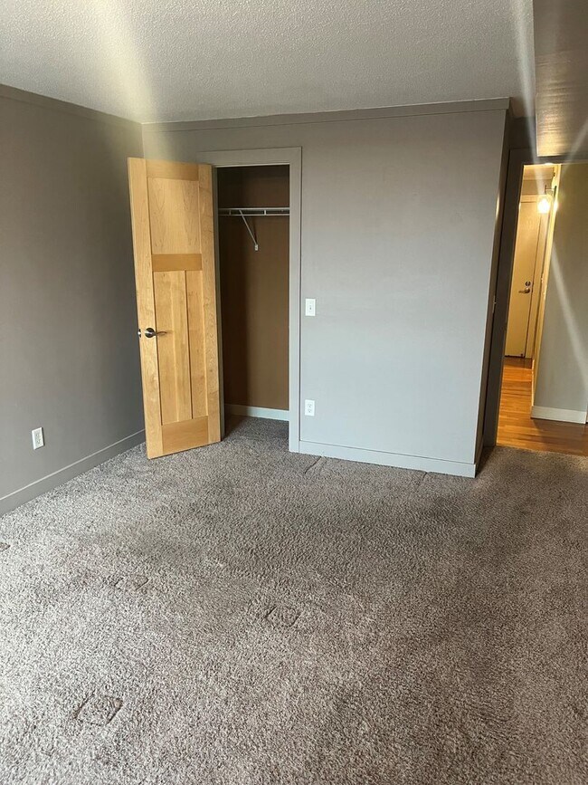 Building Photo - 2800 W 44th St