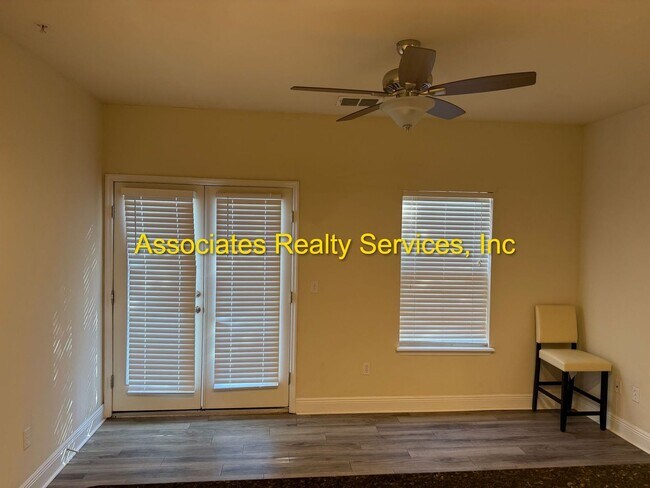 Building Photo - Lionsgate  #214