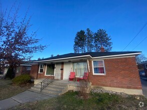 Building Photo - Updated 3 Bedroom Duplex in Northwest Spokane