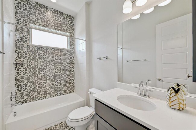 Building Photo - 4809 Serene Hills Dr