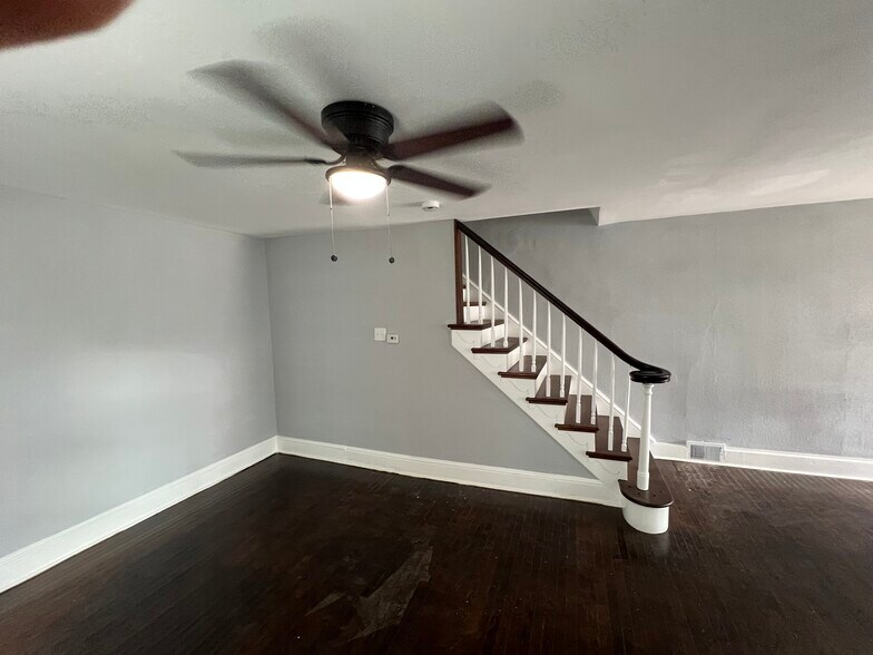 Building Photo - 1312 E 13th St