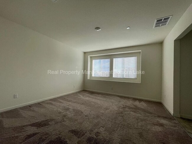 Building Photo - 4bd 2.5ba Home in the desirable Parkbridge...