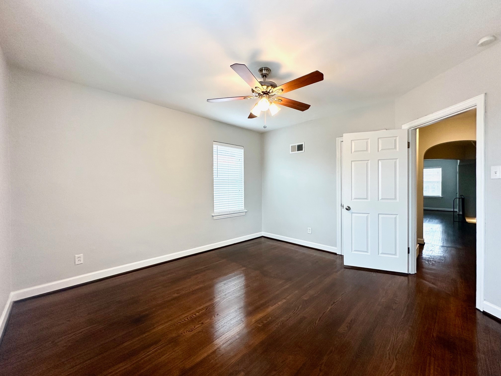 Building Photo - 4633 Jamieson Ave
