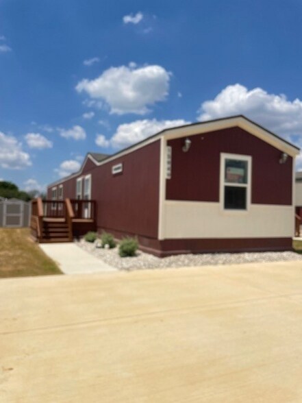 Building Photo - 15949 S Flores Rd