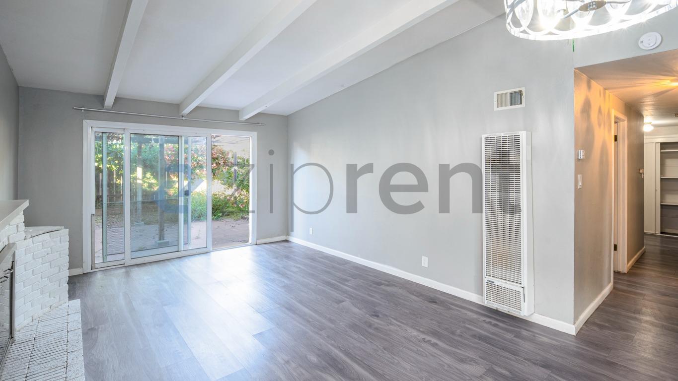 Building Photo - Unit