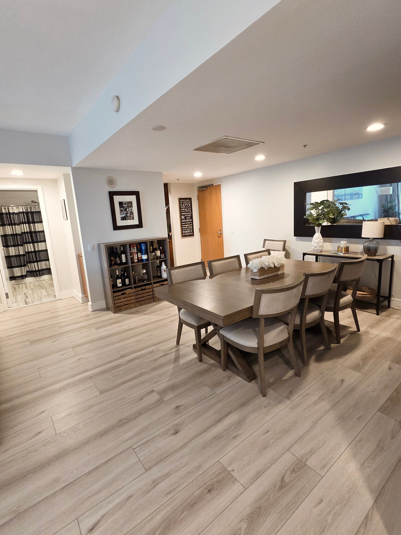 Building Photo - 645 Front St