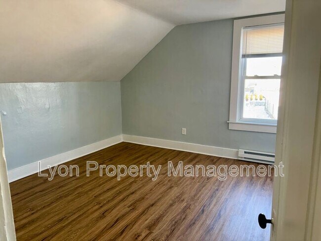 Building Photo - 1134 Social St