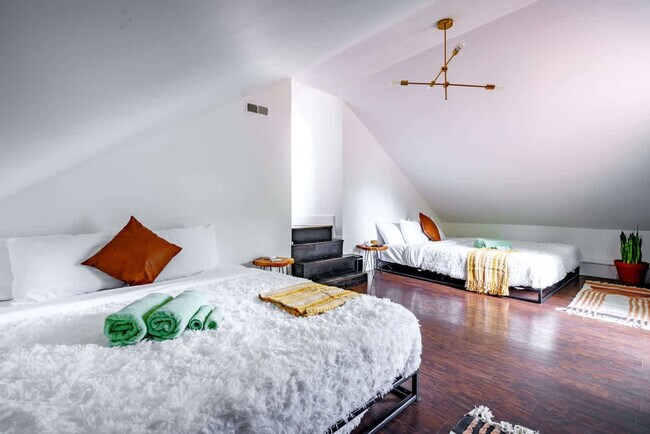 Building Photo - 241 W Water St