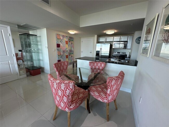 Building Photo - 1861 NW S River Dr