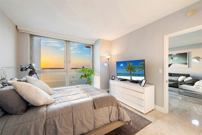 Building Photo - 1331 Brickell Bay Dr