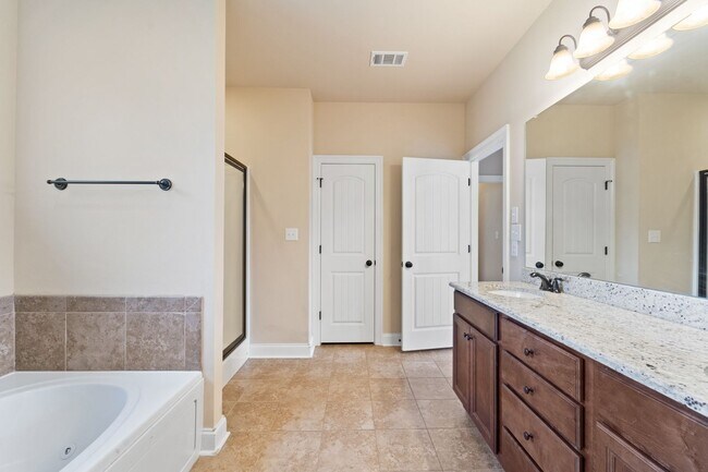 Building Photo - 782 Serpentine Dr