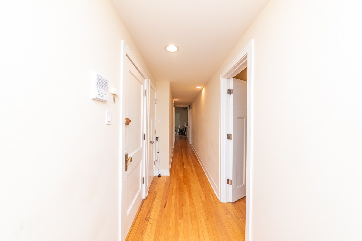 Building Photo - 4912 N Washtenaw Ave