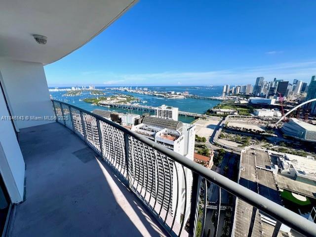 Building Photo - 1750 N Bayshore Dr
