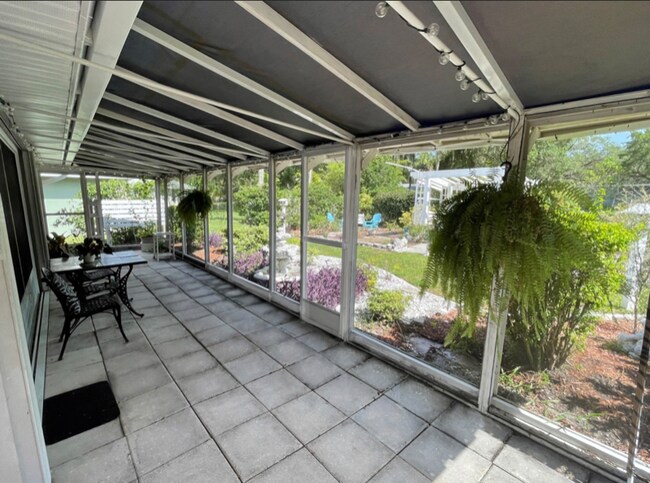 Building Photo - 1012 Laurel Ave