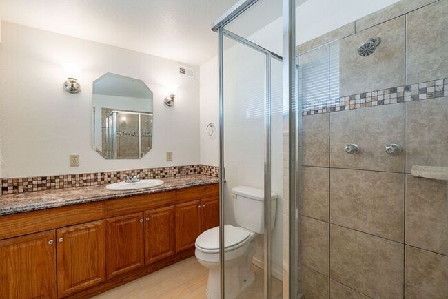 Building Photo - Charming 3-Bed Home with Spacious Backyard...